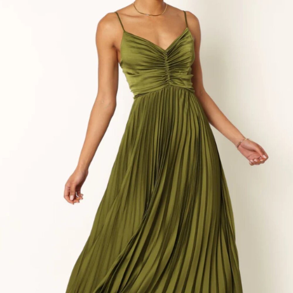 Petal & Pup Green Pleated Maxi Dress Size 6